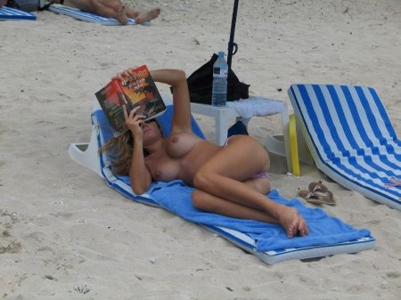 Пляжные голые девушки и их фото
