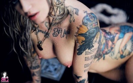 Фото татуированных голых девушек и женщин