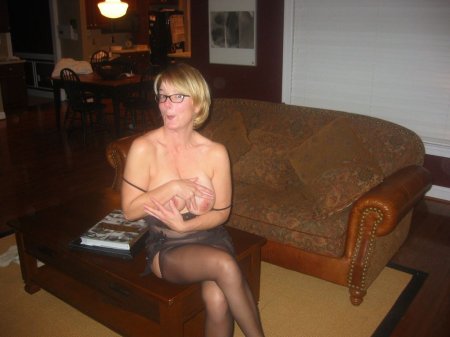 Порно фото с зрелой дамой в очках