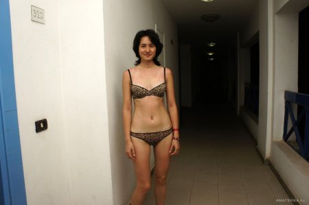 Худенькая голая девушка из Таджикистана