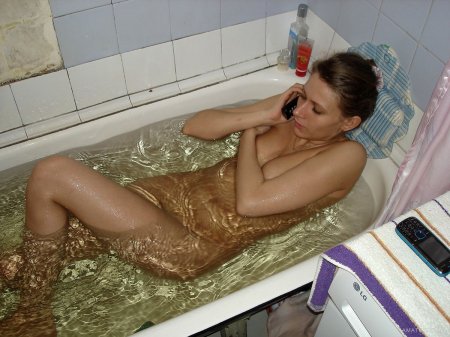 Фото голой жены в эротическом белье, и полностью голой в ванной